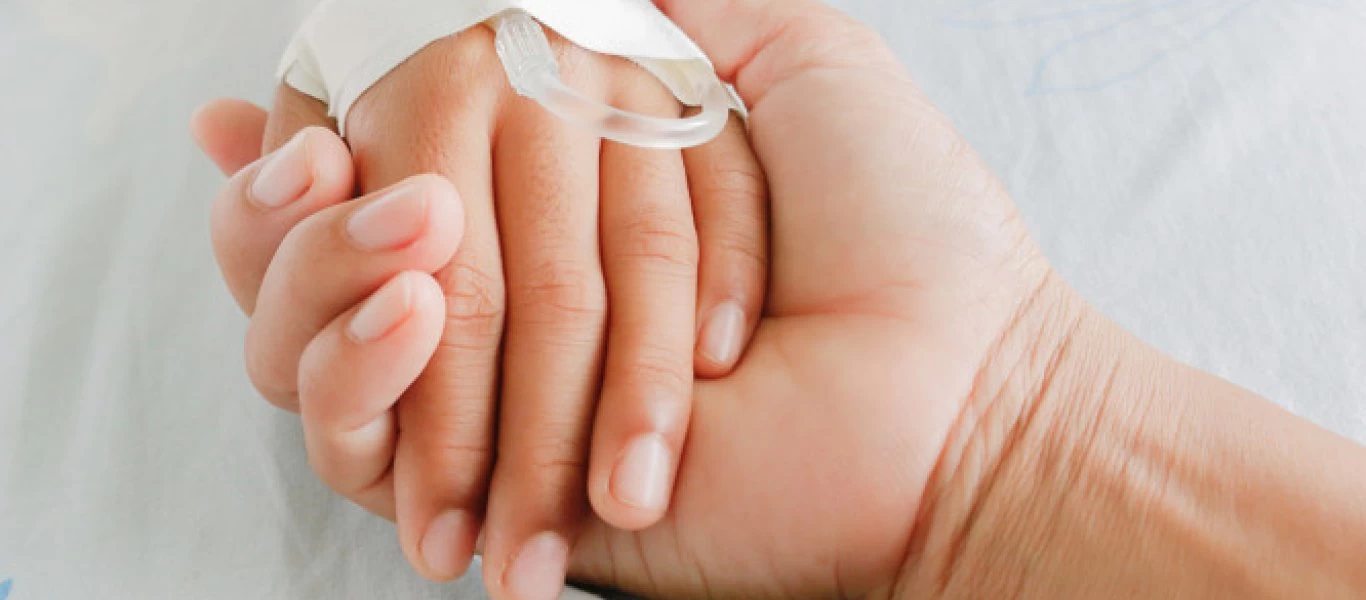 Ποια τα συμπτώματα της μηνιγγίτιδας σε μικρούς και μεγάλους;